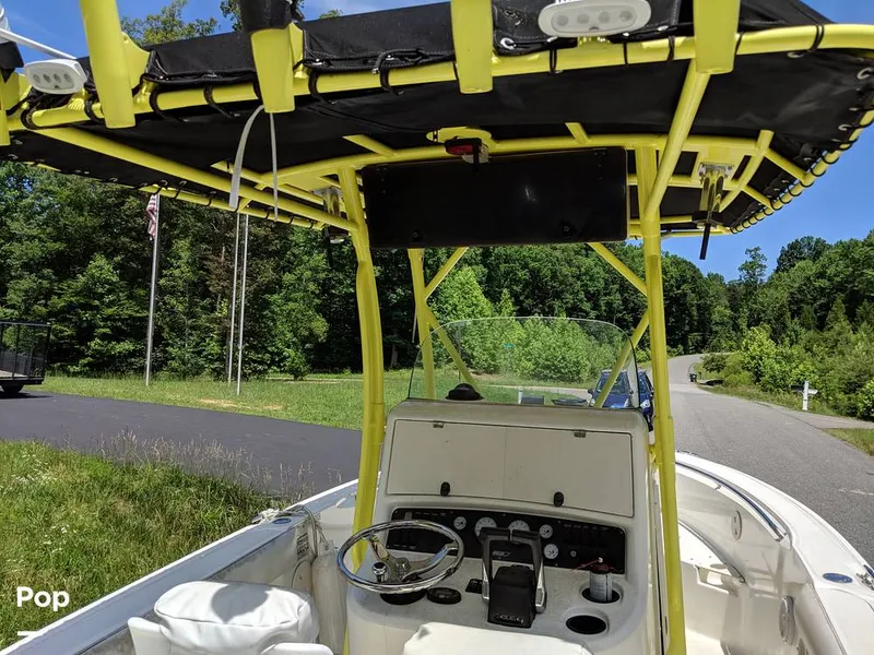 Slide: The Image of Boston Whaler 240 Outrage 2004 - 4853636