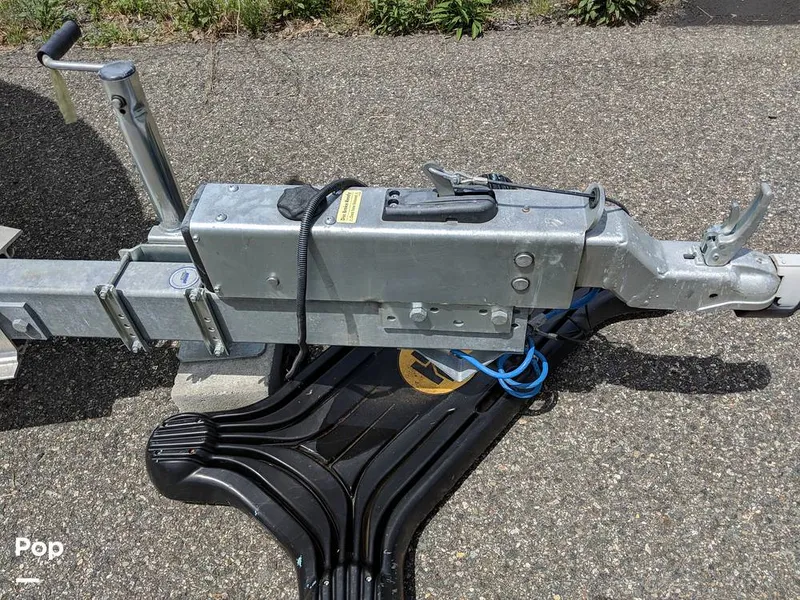 Slide: The Image of Boston Whaler 240 Outrage 2004 - 4853538