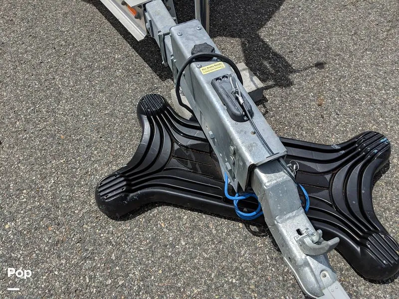 Slide: The Image of Boston Whaler 240 Outrage 2004 - 4853540