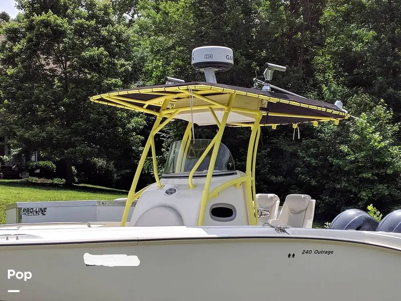Slide: The Image of Boston Whaler 240 Outrage 2004 - 4853508
