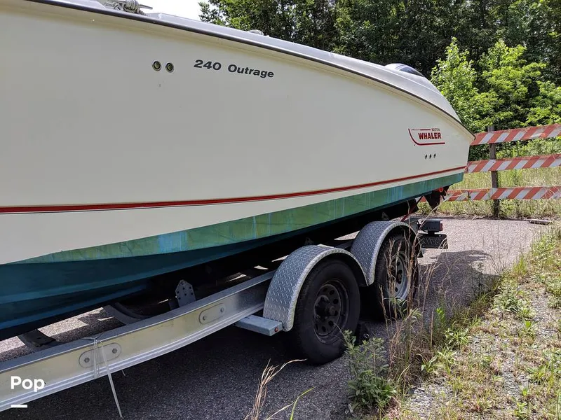 Slide: The Image of Boston Whaler 240 Outrage 2004 - 4853557