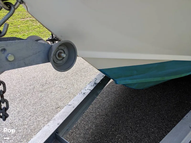 Slide: The Image of Boston Whaler 240 Outrage 2004 - 4853561