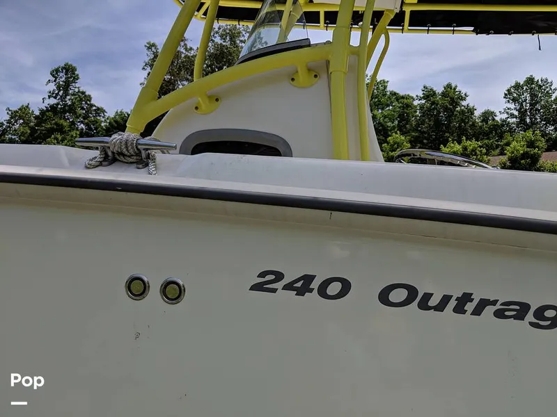 Slide: The Image of Boston Whaler 240 Outrage 2004 - 4853572