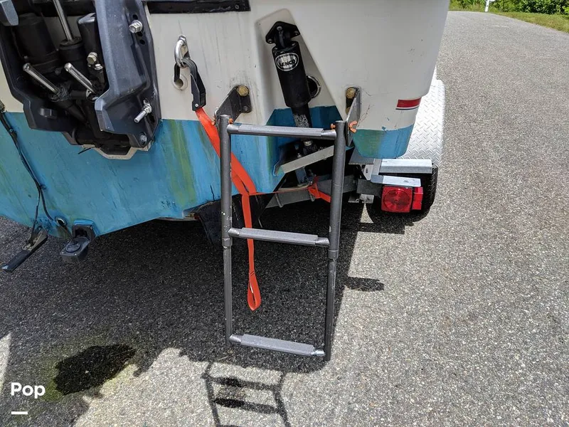 Slide: The Image of Boston Whaler 240 Outrage 2004 - 4853588