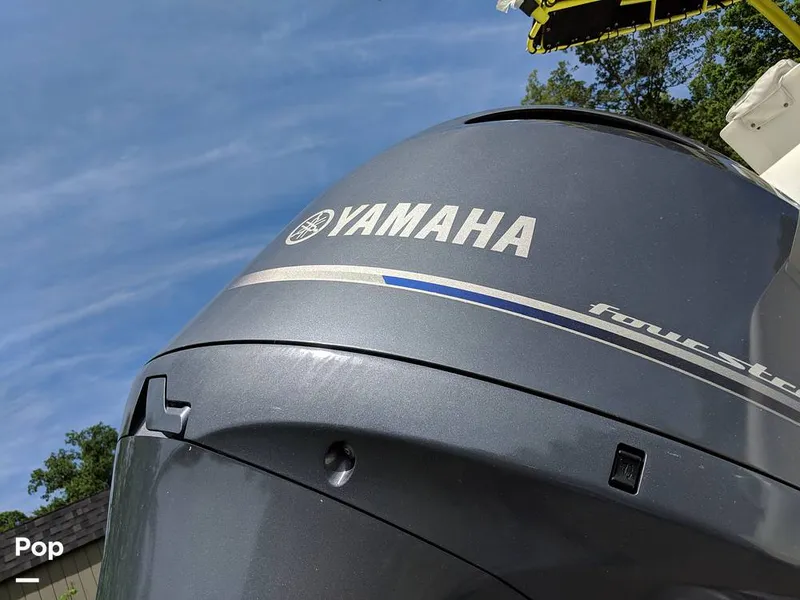 Slide: The Image of Boston Whaler 240 Outrage 2004 - 4853604