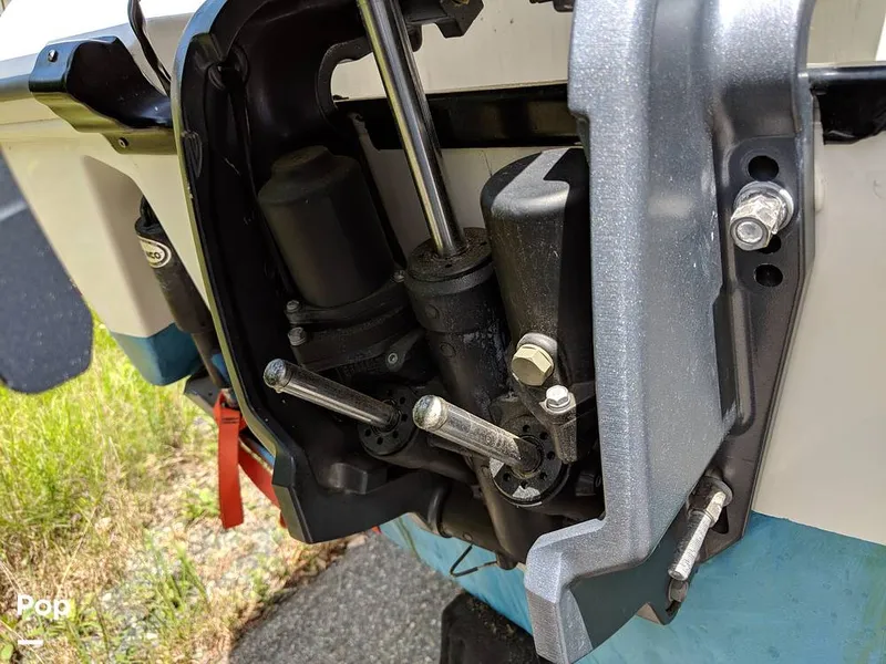 Slide: The Image of Boston Whaler 240 Outrage 2004 - 4853614