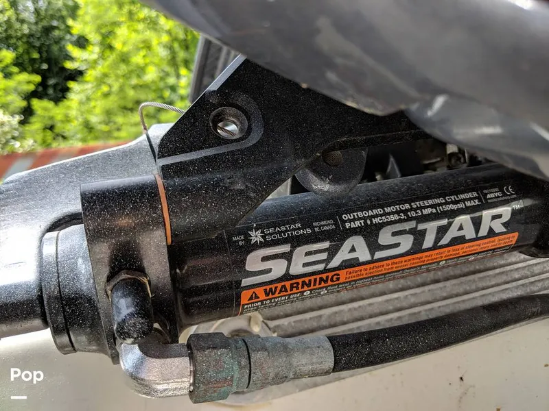 Slide: The Image of Boston Whaler 240 Outrage 2004 - 4853643