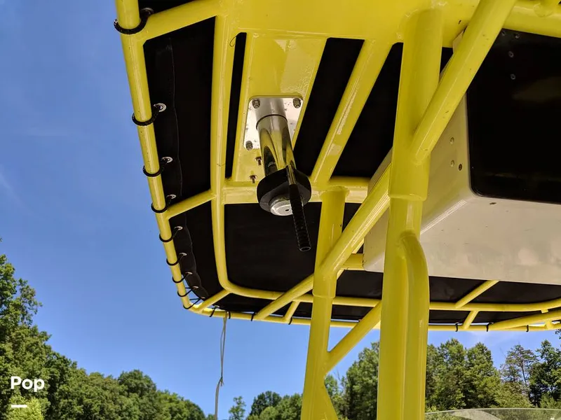 Slide: The Image of Boston Whaler 240 Outrage 2004 - 4853672