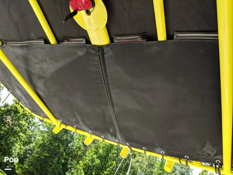 Slide: The Image of Boston Whaler 240 Outrage 2004 - 4853675