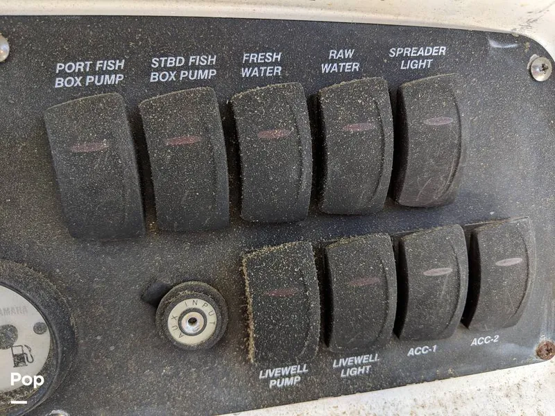 Slide: The Image of Boston Whaler 240 Outrage 2004 - 4853720