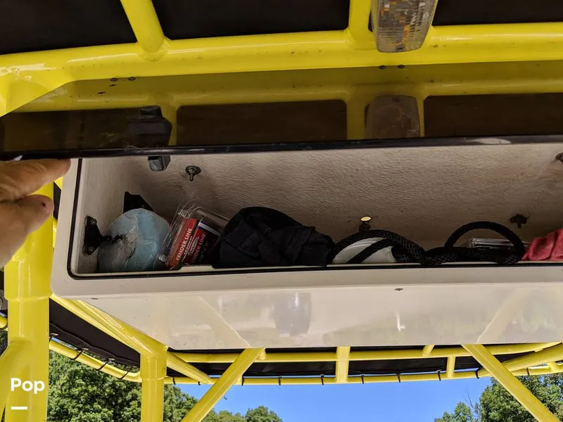 Slide: The Image of Boston Whaler 240 Outrage 2004 - 4853727