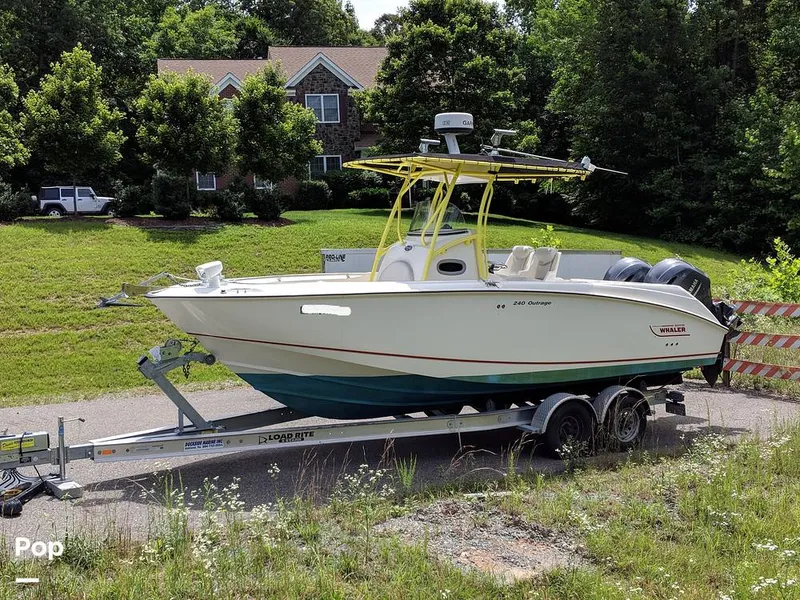Slide: The Image of Boston Whaler 240 Outrage 2004 - 4853507