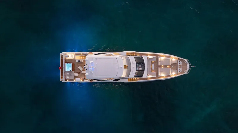 Slide: The Image of Azimut 2023 Azimut Grande 32m 2023 - 17