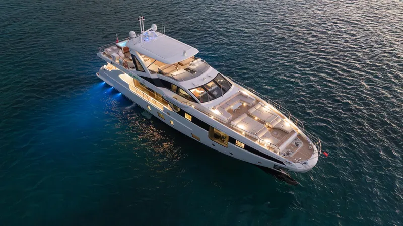 Slide: The Image of Azimut 2023 Azimut Grande 32m 2023 - 15