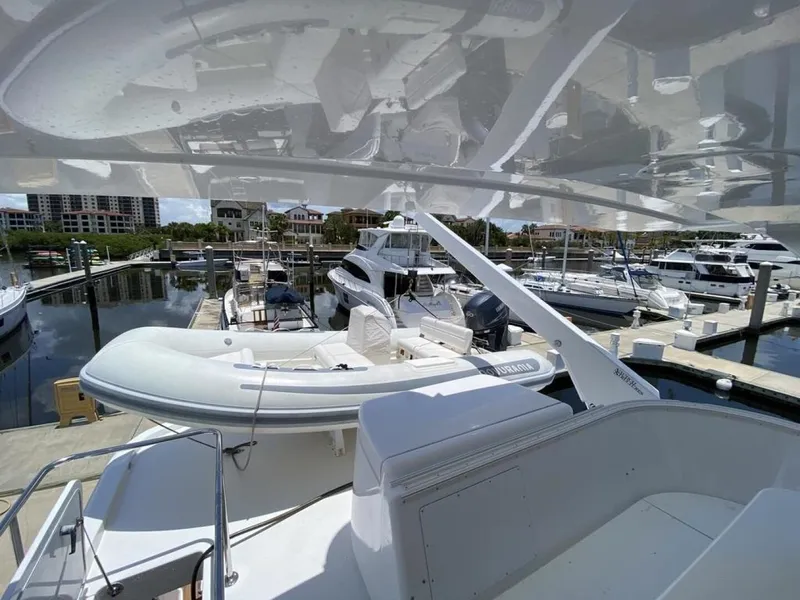 Slide: The Image of Hatteras HATTERAS 64 2011 - 15