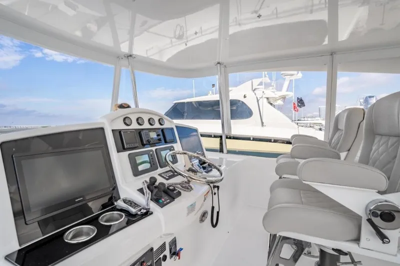 Slide: The Image of Hatteras HATTERAS 64 2011 - 13