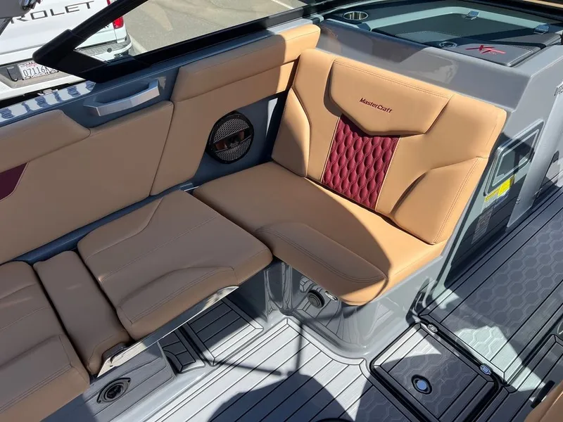 Slide: The Image of MasterCraft XT24 2024 - 15
