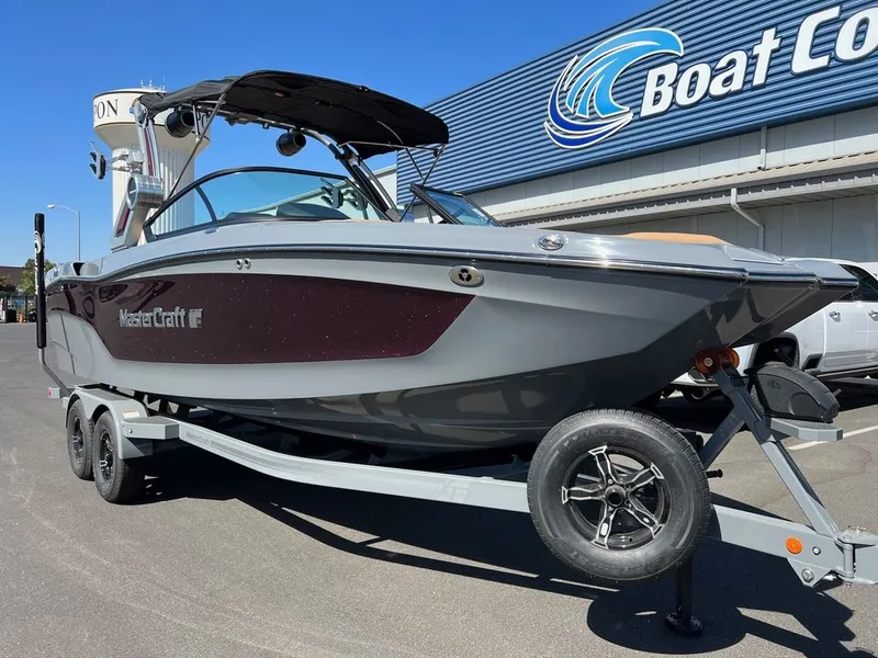 Slide: The Image of MasterCraft XT24 2024 - 3