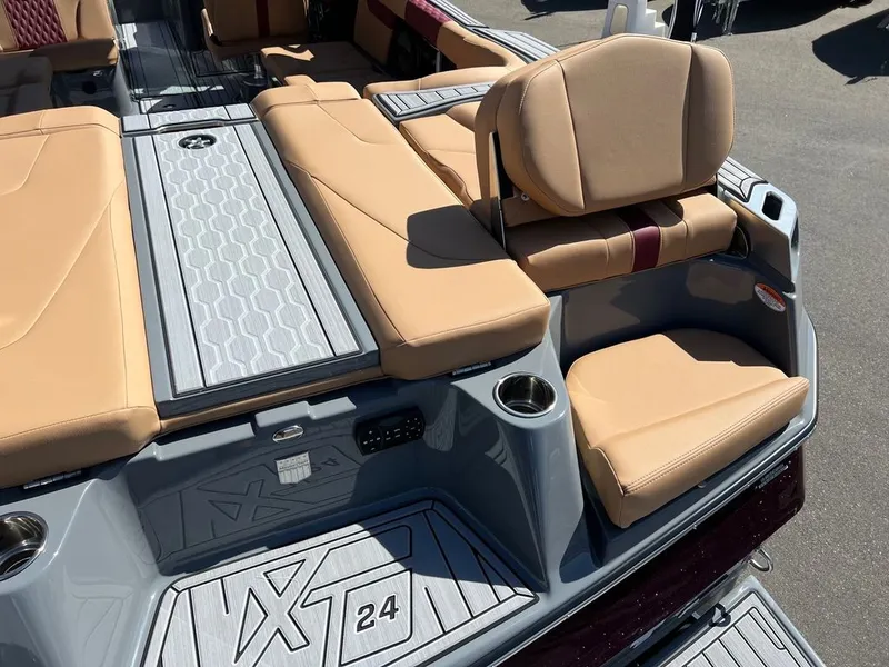 Slide: The Image of MasterCraft XT24 2024 - 7