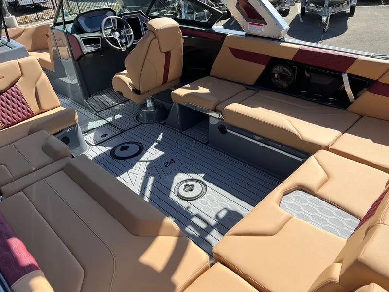 Slide: The Image of MasterCraft XT24 2024 - 10