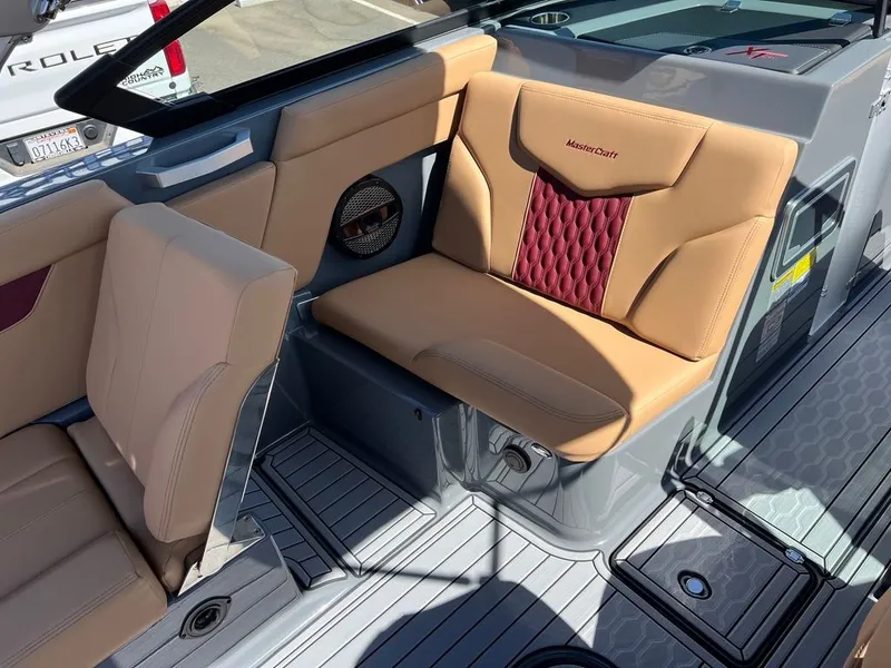 Slide: The Image of MasterCraft XT24 2024 - 16