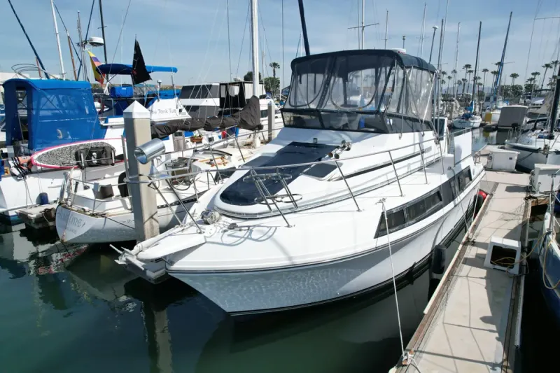 The Image of Carver Yachts 3297 Mariner 1989 - undefined