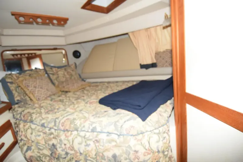 Slide: The Image of Carver Yachts 3297 Mariner 1989 - 11