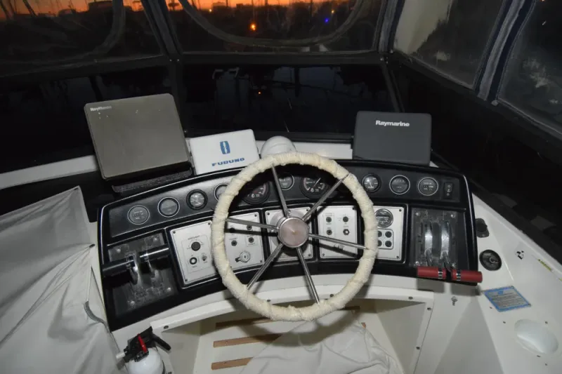 Slide: The Image of Carver Yachts 3297 Mariner 1989 - 14