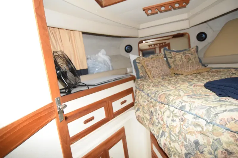 Slide: The Image of Carver Yachts 3297 Mariner 1989 - 7