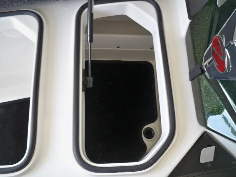 Slide: The Image of Ranger Z500 Series Z520 2026 - 9