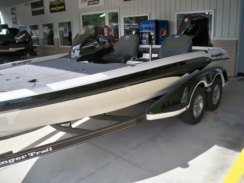 Slide: The Image of Ranger Z500 Series Z520 2026 - 4