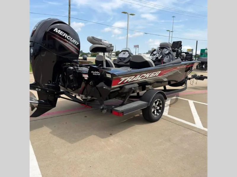 Slide: The Image of Tracker PRO TEAM 195 TXW 2018 - 5