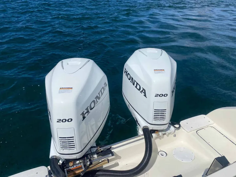 Slide: The Image of Pursuit 2670 Center Console 2005 - 10