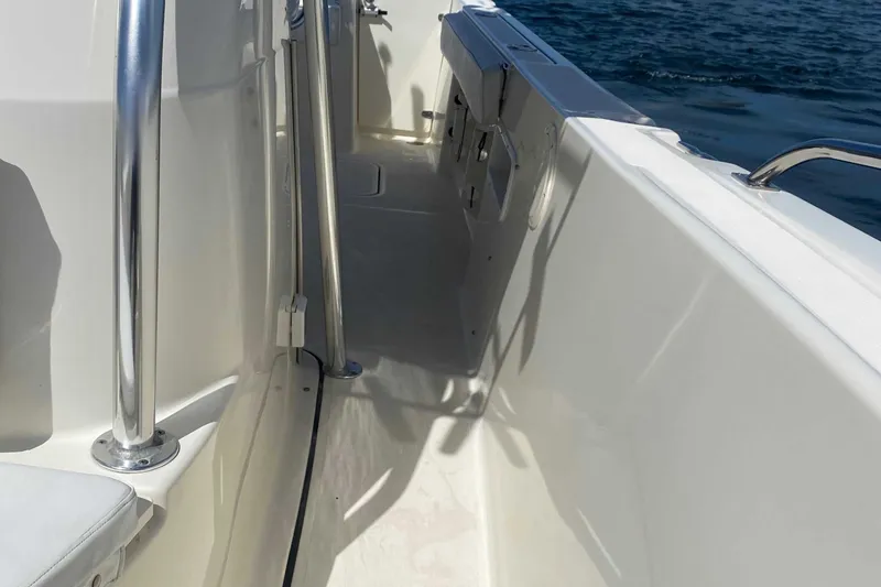 Slide: The Image of Pursuit 2670 Center Console 2005 - 22