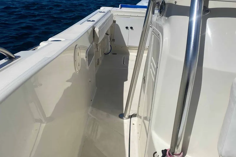 Slide: The Image of Pursuit 2670 Center Console 2005 - 21