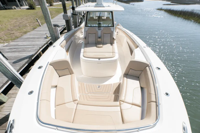 Slide: The Image of Scout 400 LXF 2023 - 11