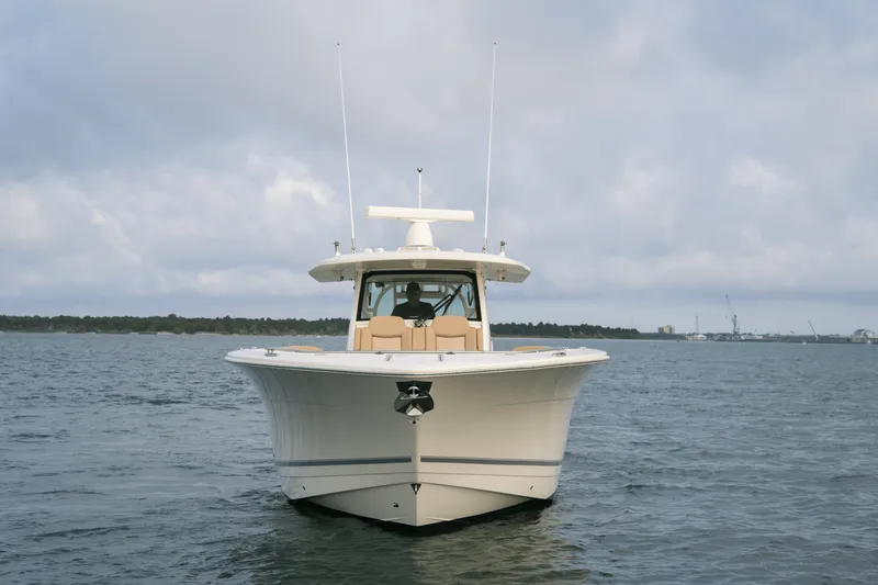 Slide: The Image of Scout 400 LXF 2023 - 2