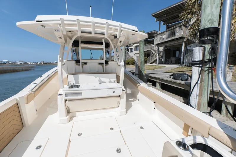 Slide: The Image of Scout 400 LXF 2023 - 20