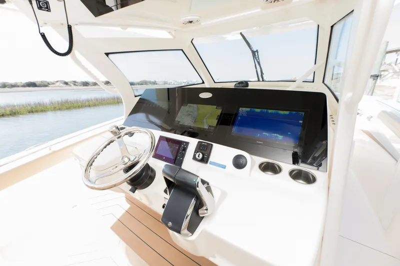 Slide: The Image of Scout 400 LXF 2023 - 21