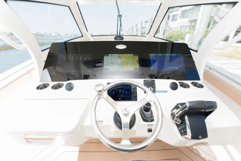 Slide: The Image of Scout 400 LXF 2023 - 22