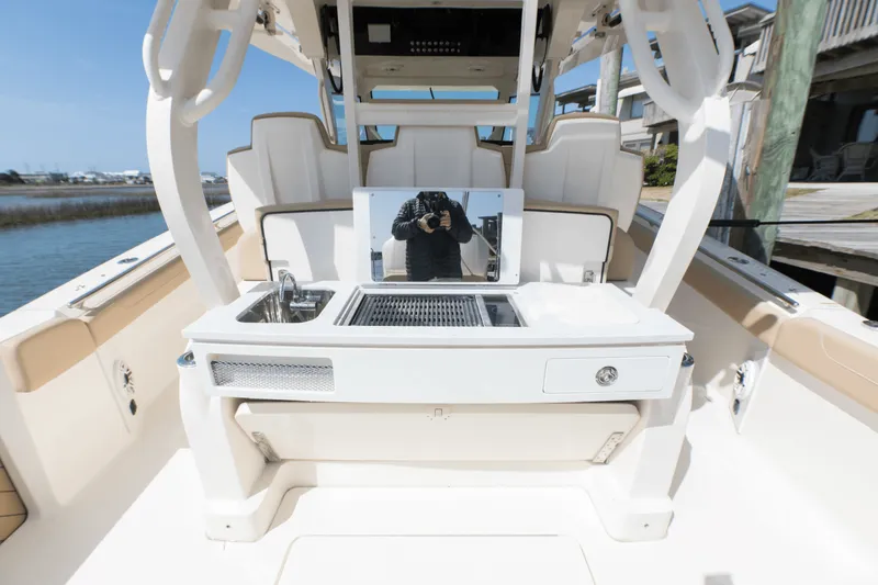 Slide: The Image of Scout 400 LXF 2023 - 25