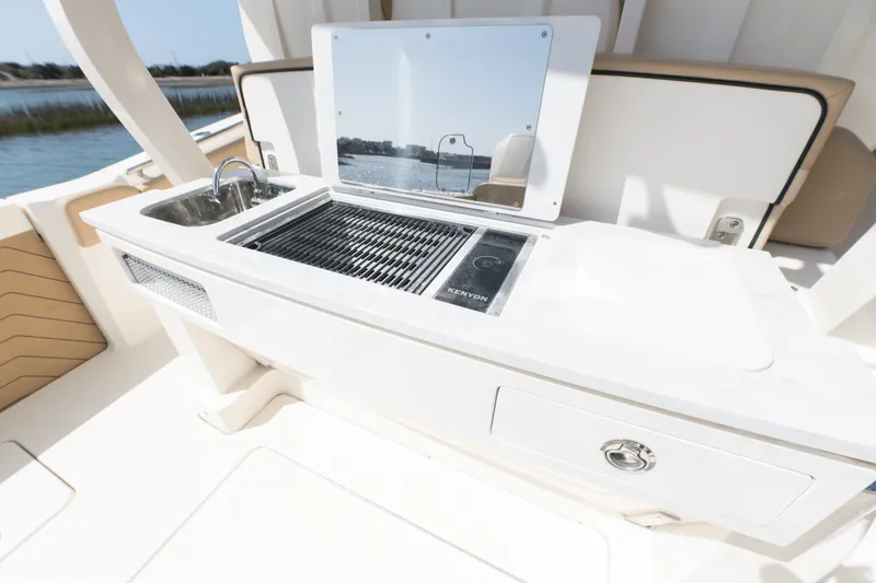 Slide: The Image of Scout 400 LXF 2023 - 27