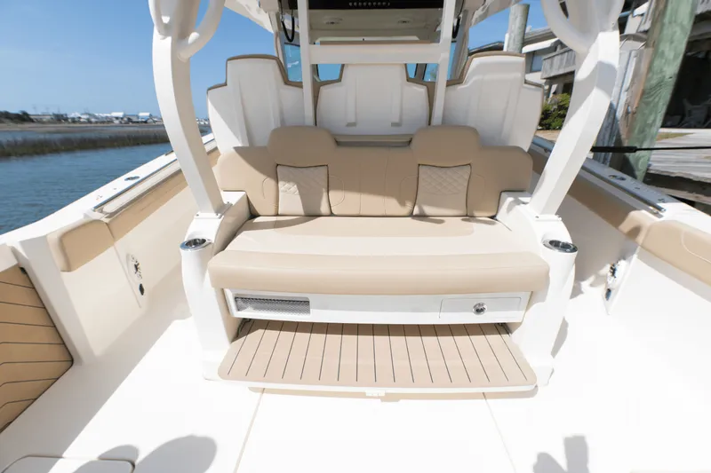 Slide: The Image of Scout 400 LXF 2023 - 28