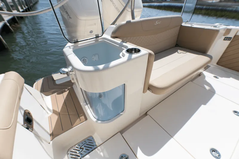 Slide: The Image of Scout 400 LXF 2023 - 31