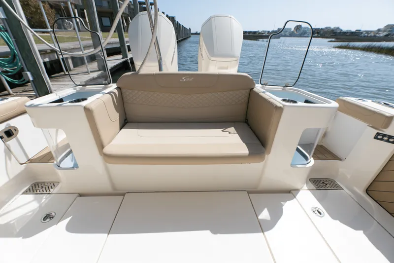 Slide: The Image of Scout 400 LXF 2023 - 32