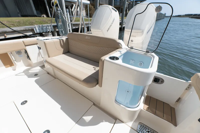 Slide: The Image of Scout 400 LXF 2023 - 33