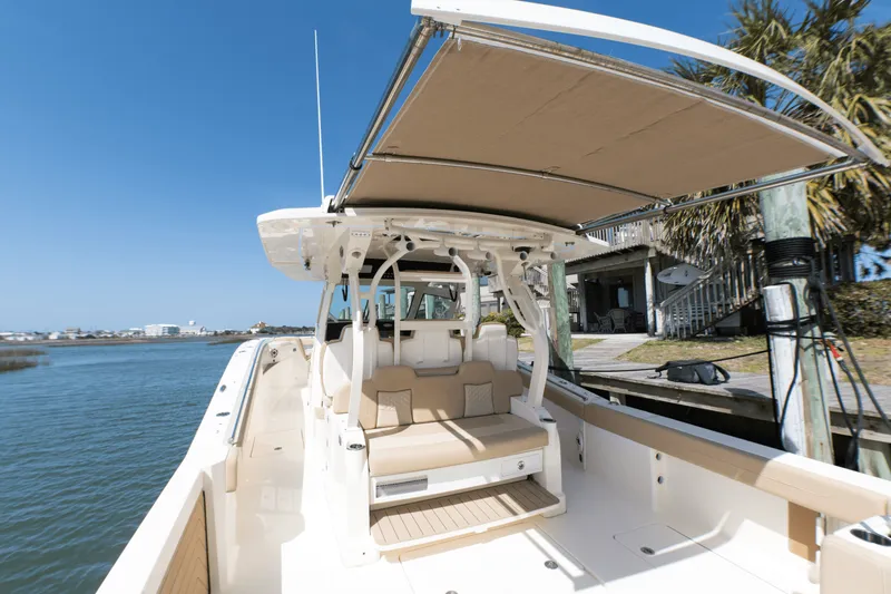 Slide: The Image of Scout 400 LXF 2023 - 34