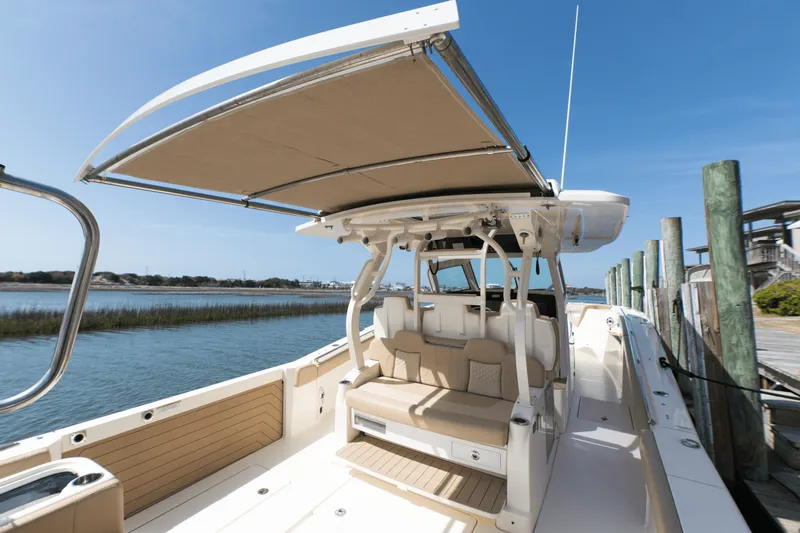 Slide: The Image of Scout 400 LXF 2023 - 35