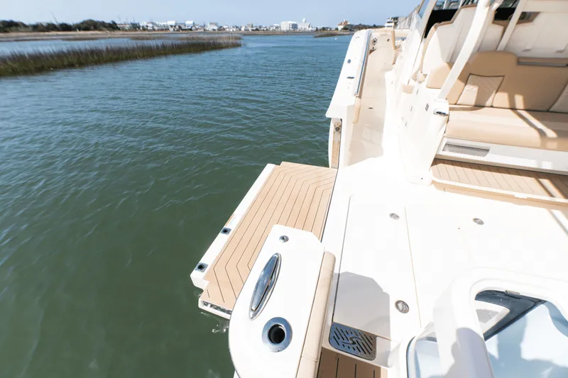 Slide: The Image of Scout 400 LXF 2023 - 37