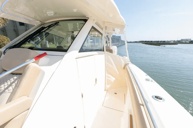 Slide: The Image of Scout 400 LXF 2023 - 44